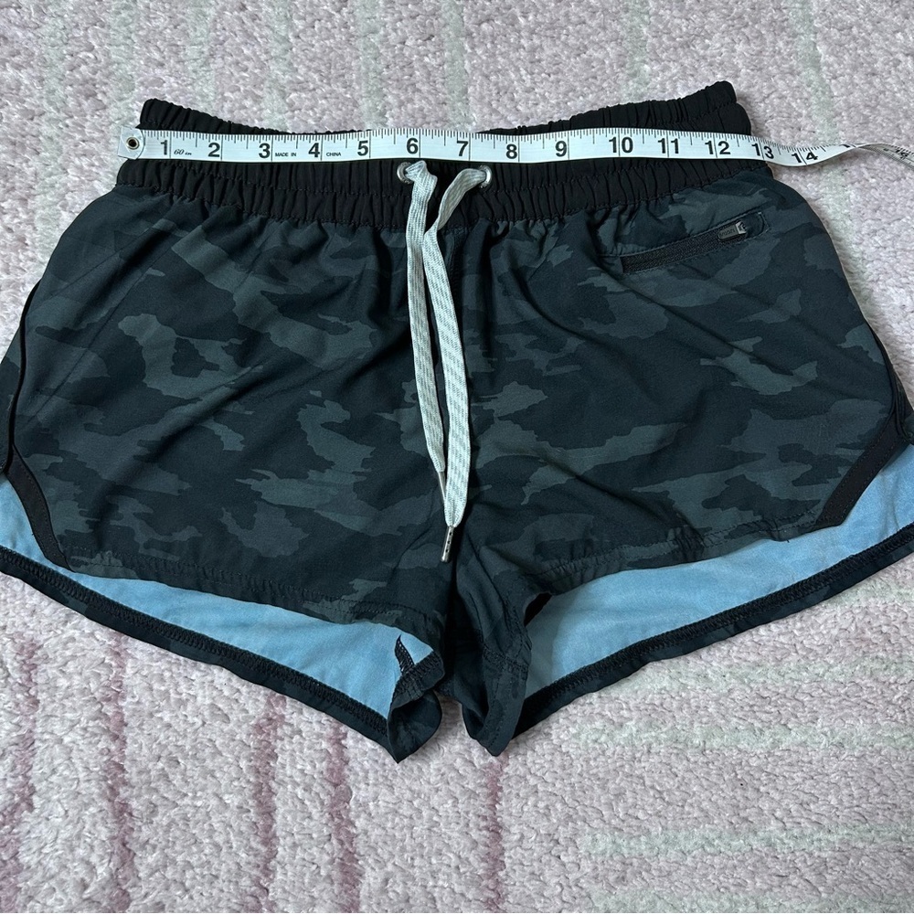 Vuori Clementine Camo Shorts Size XS Running Athletic Shorts Activewear - Picture 5 of 8